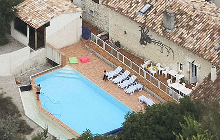 Piscine de 6x12m à débordement, profondeur 1,80m
